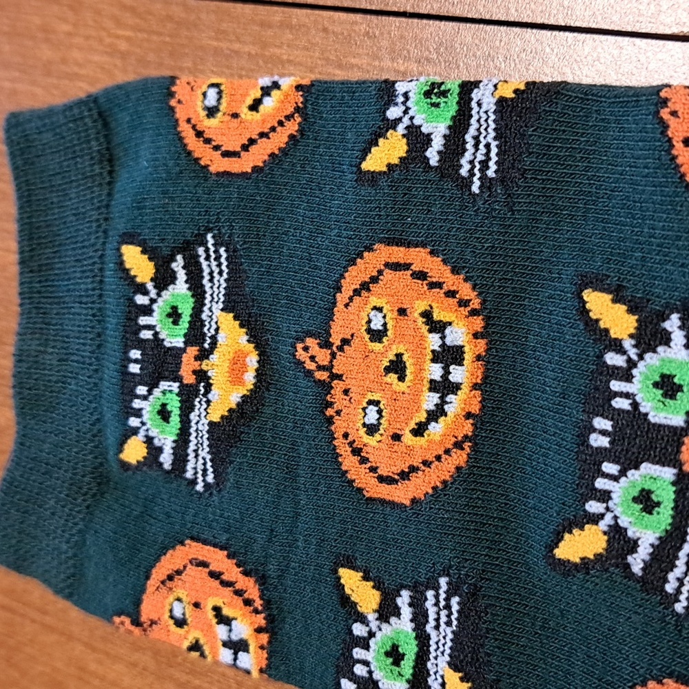 Halloween Cat Themed Green Socks/ BUNDLE ONLY 2 OR MORE ITEMS - Picture 2 of 3